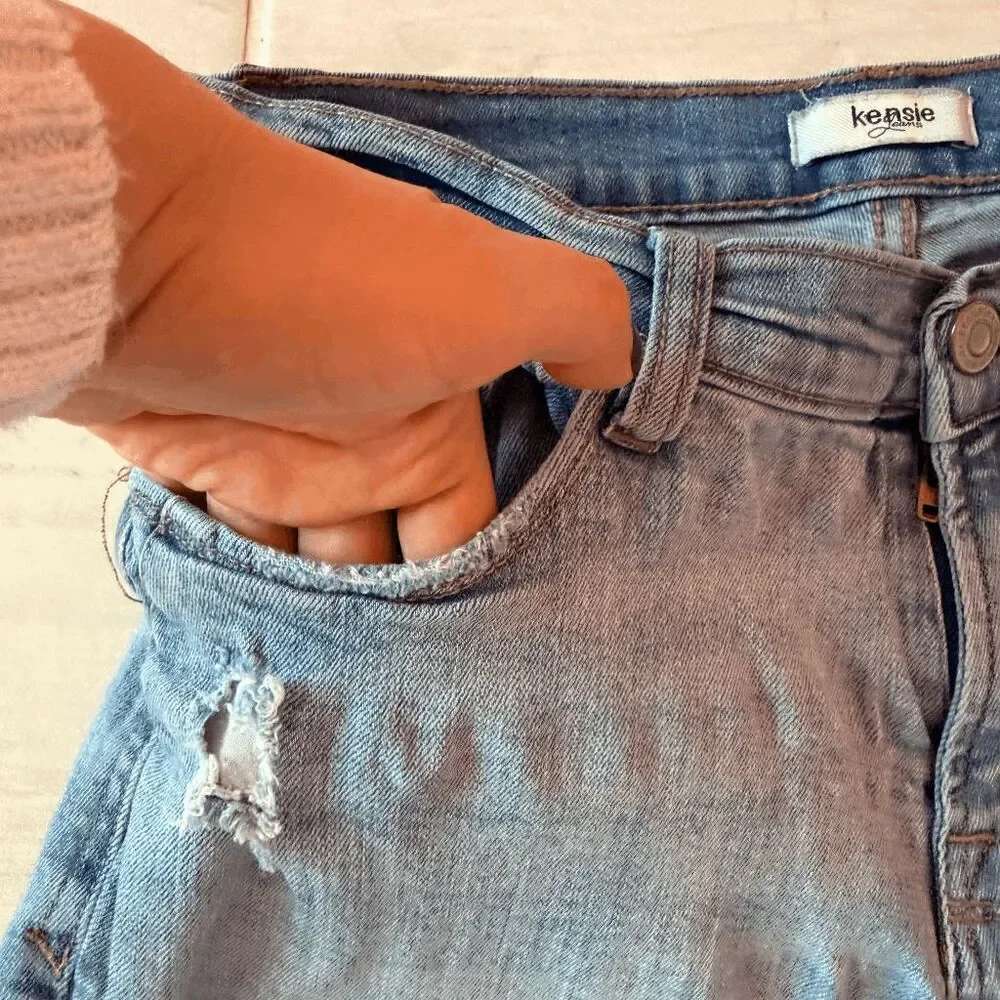 Kensie Long Shorts Distressed Denim Light Wash 6/28 Raw Hem Pockets Button Zip